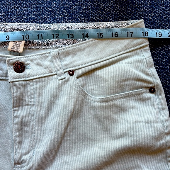 NWT IZOD: Stretch Ankle Jeans, Size 16, Very Light Blue Wash - Picture 4 of 8